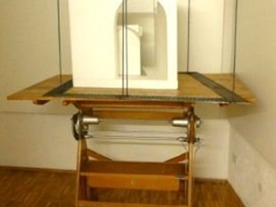 DER RAUM AN SICH IST SPRACHLOS